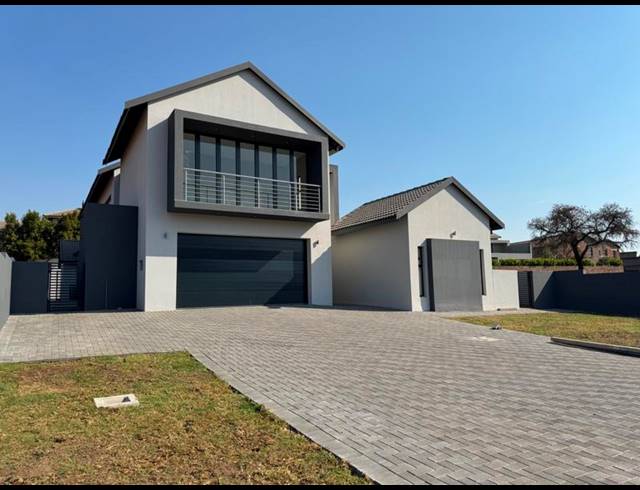 4 BEDROOM HOUSE FOR SALE IN ELDO VILLAGE